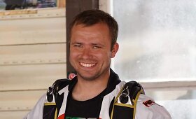Arvydo Vasiliausko pomėgis &ndash; &scaron;uoliai sparnuotuoju kostiumu
