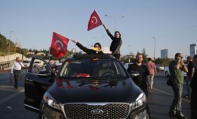 Turkija i&scaron;gyveno ko&scaron;mari&scaron;ką naktį: bandyta įvykdyti karinį perversmą