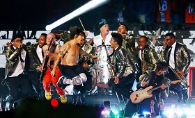 Bruno Marso ir &bdquo;Red Hot Chili Peppers&ldquo; &scaron;ou per amerikieti&scaron;kojo futbolo supertaurės finalą