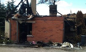 Gavę neteisingą adresą ugniagesiai nuvažiavo į prie&scaron;ingą pusę, pastatas sudegė