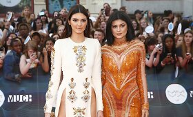 Seserys Kendall ir Kylie Jenner &bdquo;MuchMusic&ldquo; vaizdo klipų apdovanojimuose