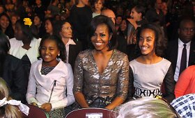 Sasha Obama užaugo: i&scaron;leistuvių nuotraukose 17-metė &ndash; neatpažįstama