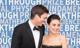 Mila Kunis ir Ashtonas Kutcheris pirmą kartą kartu žengė raudonu kilimu