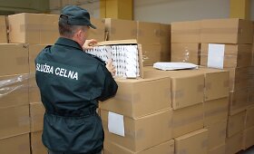 Lenkijos muitininkams įkliuvo cigarečių kontrabandą gabenęs lietuvis