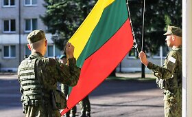 Į Ukrainos karių mokymo misiją i&scaron;lydėta &scaron;e&scaron;toji Lietuvos karinių instruktorių pamaina