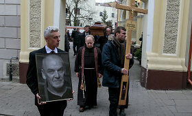 Lietuva i&scaron;lydėjo Eimuntą Nekro&scaron;ių į paskutinę kelionę