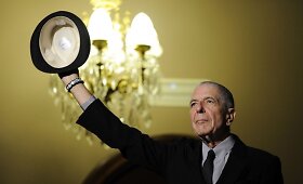 Mirė garsus Kanados dainų autorius Leonardas Cohenas