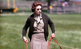 Karalienė Elizabeth II su mylimais korgiais