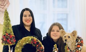 12-metės Mėtos kurti kalėdiniai vainikai
