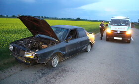 Panevėžio rajone į rapsų lauką nulėkė &bdquo;Audi&ldquo;