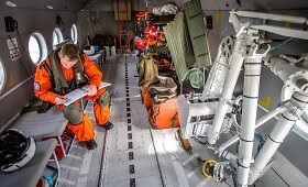 Dingusių pilotų paie&scaron;ka i&scaron; arti: gelbėtojams trukdė ir jūros &scaron;iuk&scaron;lės, ir ruoniai