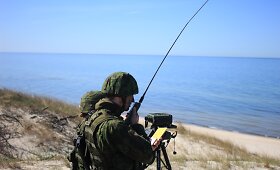 Pėstininkų ir artileristų pratybose pus&scaron;imtis karių treniravosi atremti galimas grėsmes i&scaron; jūros