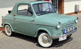 Istorinis mikroautomobilis &bdquo;Vespa 400&ldquo;