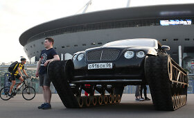 &bdquo;Bentley Continental GT&ldquo; su tanko vik&scaron;rais