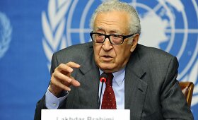 Jungtinių Tautų pasiuntinys Lakhdaras Brahimi teigia, kad Sirijoje buvo panaudota cheminė medžiaga