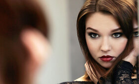 Gabrielė Gutt tapo dizainerės Lauros Grauželytės suknelių modeliu