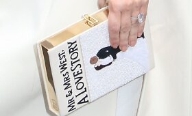 Kim Kardashian delninukė su jos ir Kanye Westo vestuvių atvaizdu
