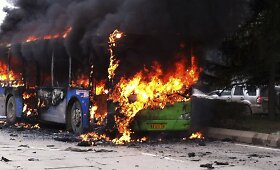Kinijoje užsidegus autobusui žuvo penki žmonės