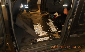 Ukrainiečiai įtikinėjo muitininkus, kad automobilį pirko jau su kontrabandinėmis cigaretėmis