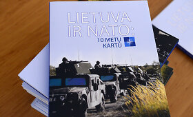 Kra&scaron;to apsaugos ministerijoje pristatyta knyga &bdquo;Lietuva ir NATO: 10 metų kartu&rdquo;