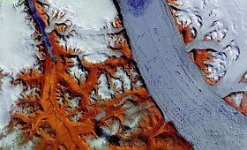 Žemės palydovinės nuotraukos su geologiniais filtrais