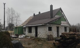 Namas Paberžės seniūnijoje: sudegė ir jį bandoma atstatyti