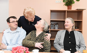Dalia Grybauskaitė apsilankė Dotnuvos slaugos namuose
