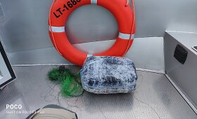 Pasieniečiai kateriu i&scaron; Nemuno i&scaron;traukė per 15 kg kontrabandinio gintaro