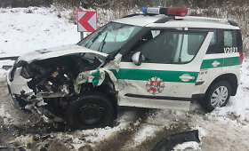 Elektrėnų policijos komisariato tarnybinis automobilis pateko į avariją