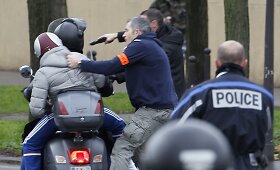 Paryžiaus parduotuvėje ginkluotas vyras paėmė įkaitus