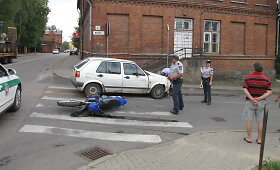 Avarijoje Tel&scaron;iuose sužalotas jaunas motociklininkas