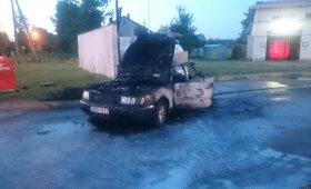 Gaisras Vilniuje: degalinėje sudegė automobilis