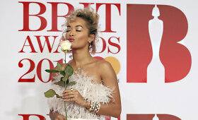 Muzikos pasaulio žvaigždės ant &bdquo;BRIT Awards&ldquo; raudonojo kilimo