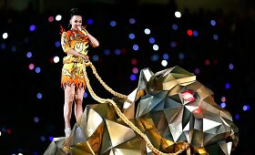 Įspūdingas Katy Perry pasirodymas per &bdquo;Super Bowl&ldquo; finalą