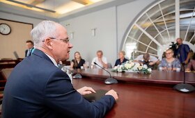 Ministras Algirdas Monkevičius susitiko su mokyklų vadovais