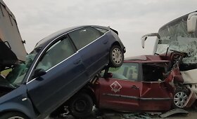 Avarija Varėnos rajone: susidūrė vilkikas, autobusas ir dvi ma&scaron;inos