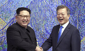 Susitiko &Scaron;iaurės ir Pietų Korėjos lyderiai: Kim Jong Unas ir Moon Jae-inas