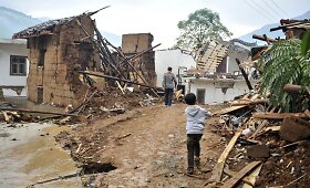 Pietvakarių Kinijoje 6,1 balo žemės drebėjimas pareikalavo mažiausiai 381 gyvybės
