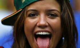 Gražiausios futbolo aistruolės Brazilijos stadionuose