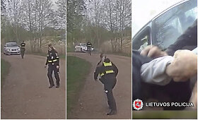 Pareigūnas panaudojo tarnybinį ginklą &ndash; &scaron;ovė į automobilį