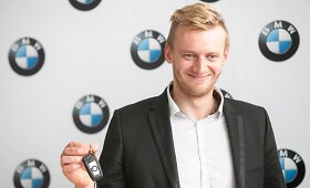 Giedriui Titeniui įteiktas naujausios 3 serijos &bdquo;BMW&ldquo; automobilis