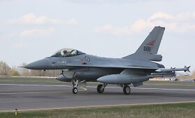 Aviacijos bazėje &Scaron;iauliuose leidžiasi NATO lėktuvas