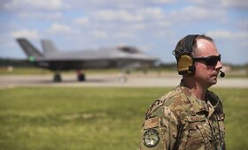 Į Lietuvą pirmąkart atvyko pažangiausi JAV naikintuvai F-35