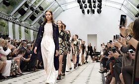 &bdquo;Burberry&ldquo; 2016 m. pavasario-vasaros kolekcijos pristatymas Londono Kensingtono soduose
