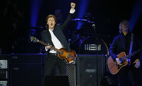 Paulas McCartney koncertavo Prancūzijos nacionaliniame stadione