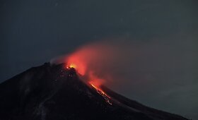 Sumatros saloje nerimsta Sinabungo ugnikalnis