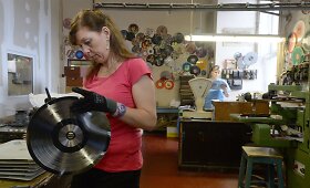 Pasaulinės muzikos centras &ndash; mažo Čekijos kaimelio vinilų gamykloje