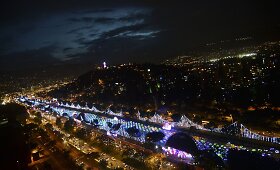 Užburianti 30 mln. LED lempučių Kalėdų &scaron;viesų instaliacija Medeljine
