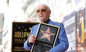 Holivudas pagerbė legendinį prancūzų dainininką Charles'į Aznavourą