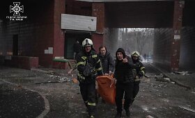 Rusija raketomis ir dronais ap&scaron;audė &scaron;e&scaron;is Ukrainos regionus